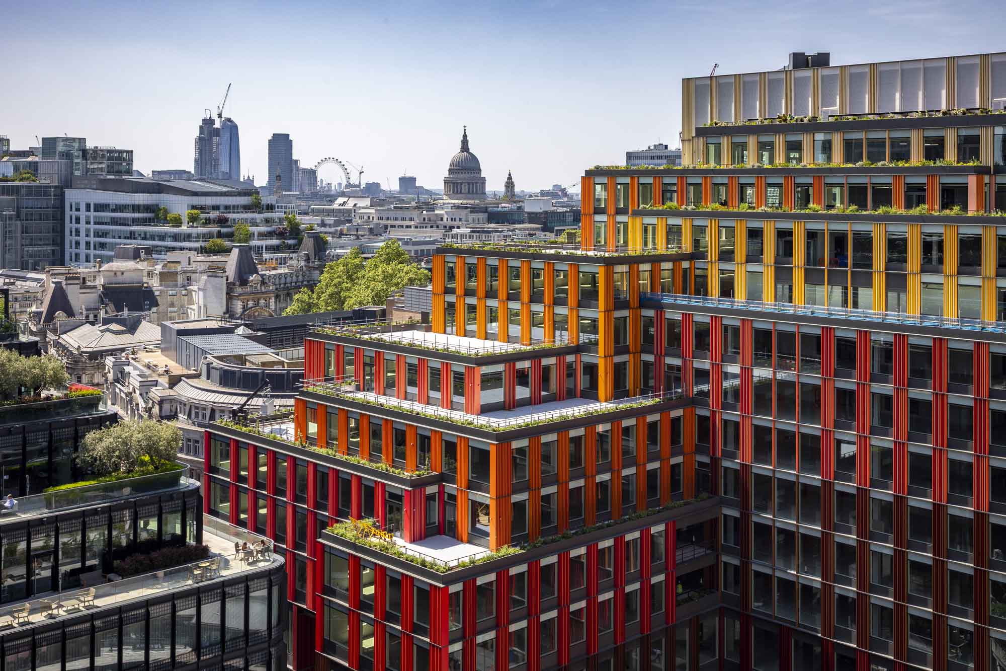 Close up of 1 Broadgate's Facade with London city skyline